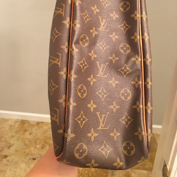 Louis Vuitton deaville